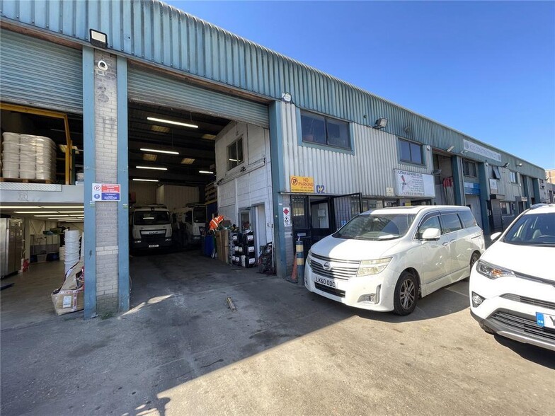 New Rd, Rainham to rent - Building Photo - Image 3 of 5