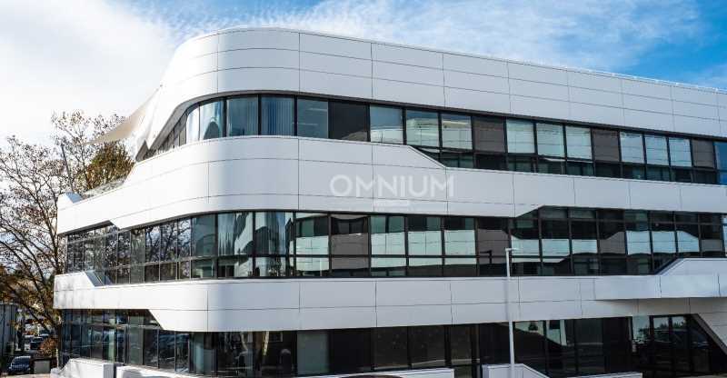 Office in Champagne-au-Mont-d'Or to rent Building Photo- Image 1 of 4