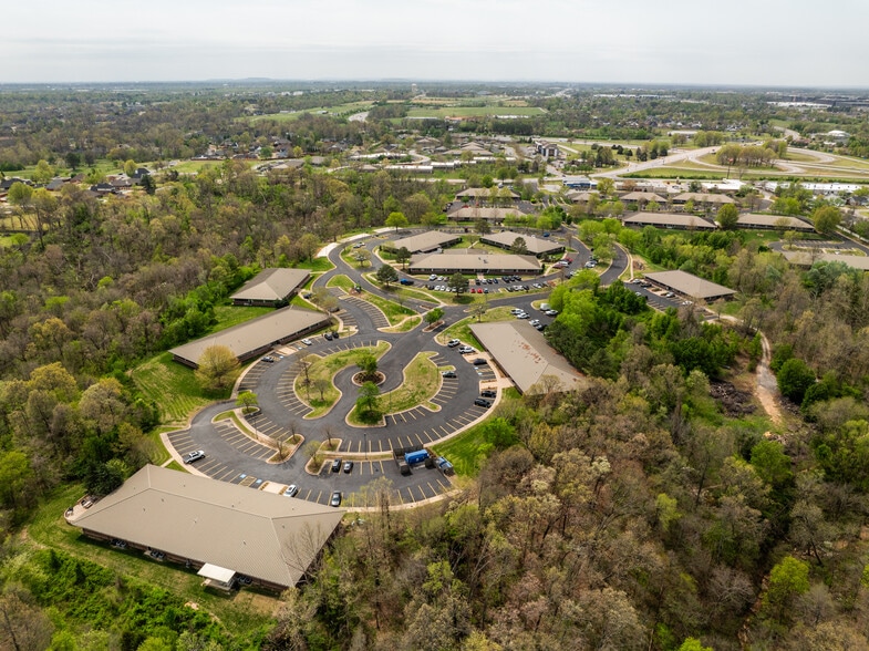 1005 Beau Terre Dr, Bentonville, AR to rent - Building Photo - Image 2 of 20