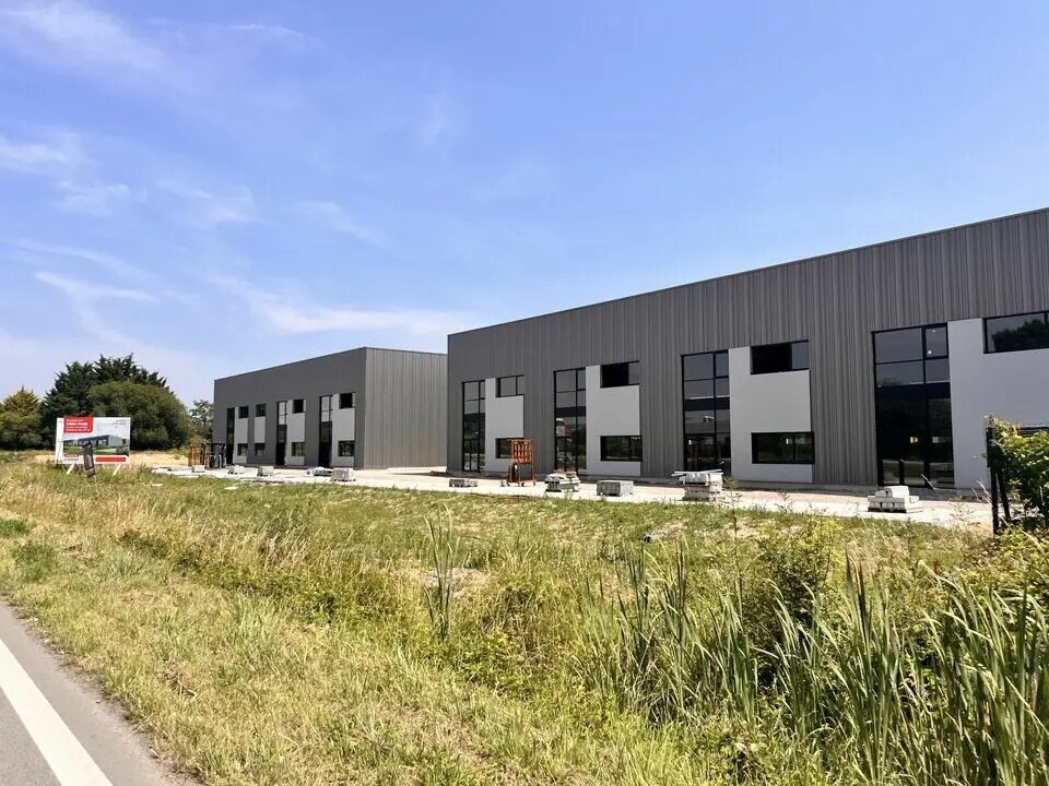 Vente Local d'activités 1 200 m² - Photo 1