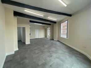 20 Willoughby Rd, Bourne to rent Interior Photo- Image 2 of 4