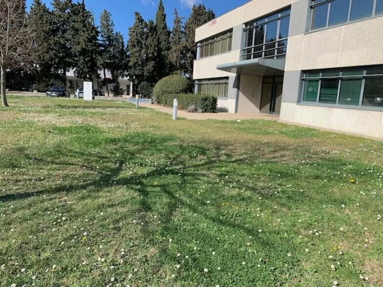 Office in Avignon to rent - Building Photo - Image 3 of 12