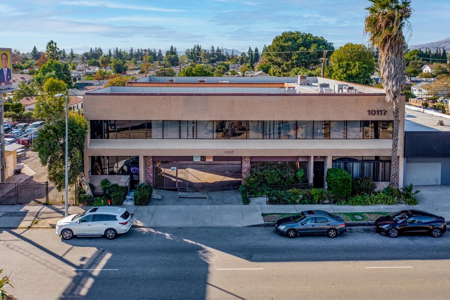 10117 Sepulveda Blvd, Mission Hills, CA for sale - Building Photo - Image 1 of 1