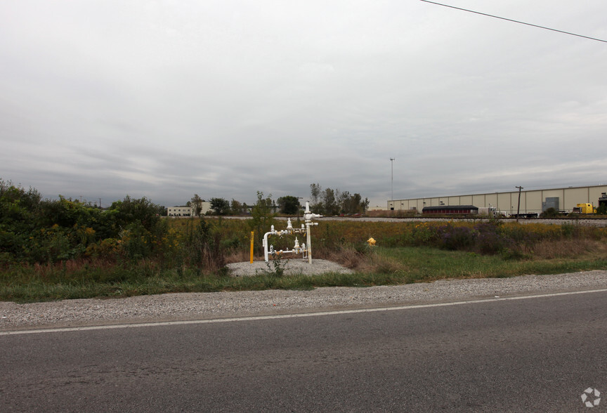 7371 Crabb Rd, Temperance, MI for sale - Primary Photo - Image 1 of 4