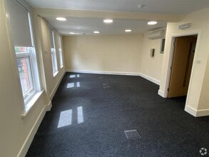 121 George Ln, London to rent Interior Photo- Image 2 of 10