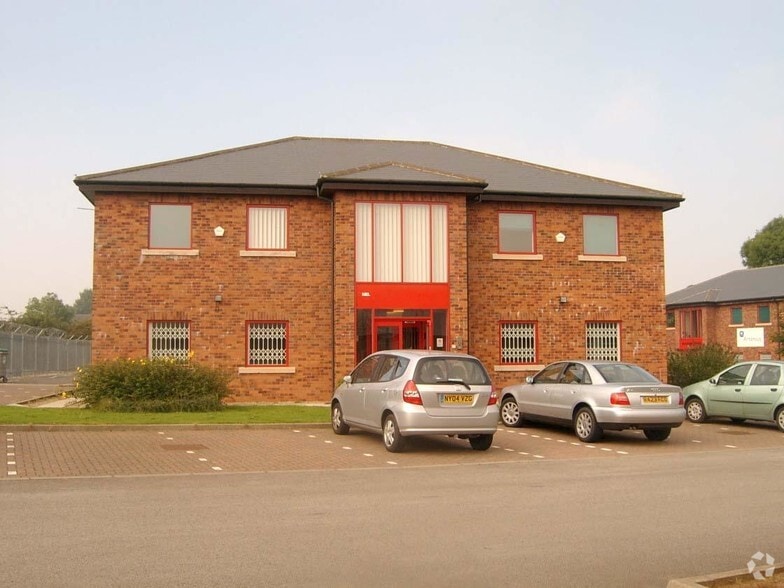 16 Ellerbeck Way, Middlesbrough to rent - Primary Photo - Image 1 of 1