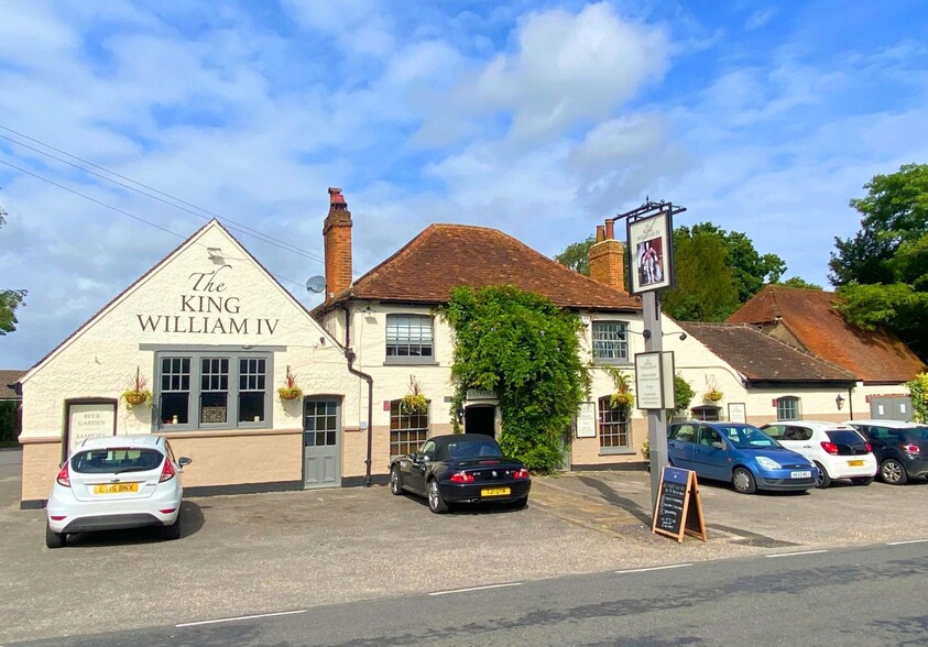 83 The St, Leatherhead for sale - Primary Photo - Image 1 of 9