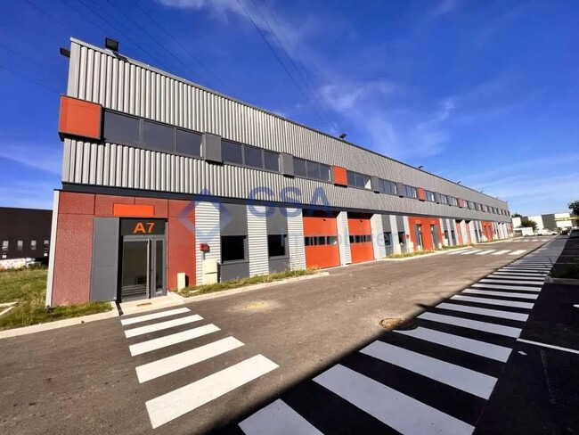 Location Local d'activités 383 m² à 3 166 m²