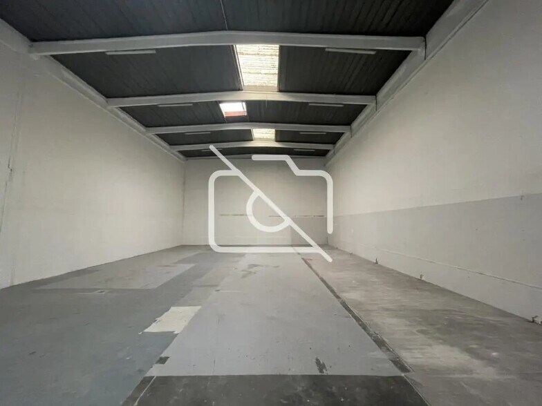 Industrial in Bondoufle to rent - Interior Photo - Image 2 of 5