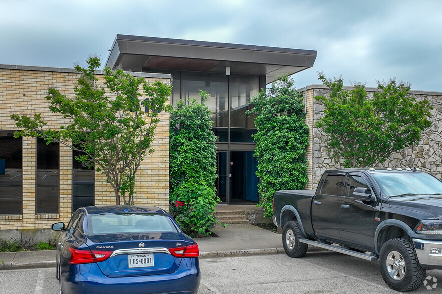 910 10th St, Plano, TX for rent - Building Photo - Image 1 of 8