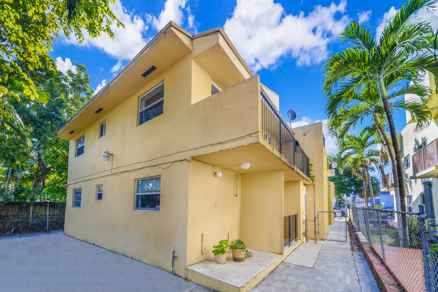 1137 NW 2nd St, Miami, FL for sale - Primary Photo - Image 1 of 4