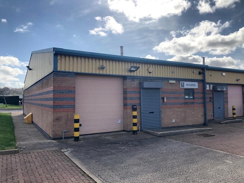Govan Rd, Stoke On Trent to rent - Building Photo - Image 1 of 12