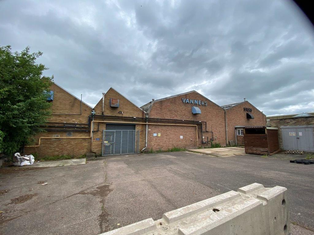 Weavers Ln, Sudbury to rent Primary Photo- Image 1 of 4