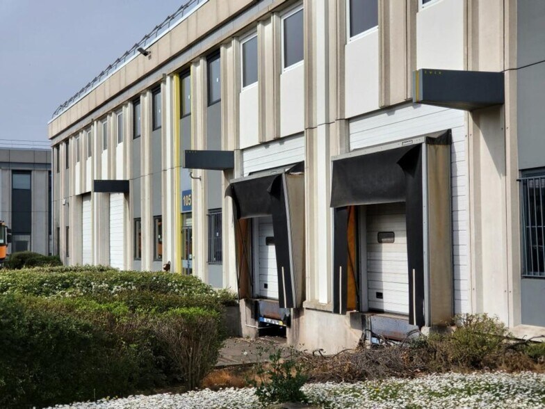 Light Industrial in Gennevilliers to rent - Building Photo - Image 1 of 10