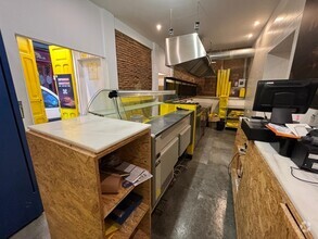 Retail in Madrid, MAD for rent Interior Photo- Image 1 of 14