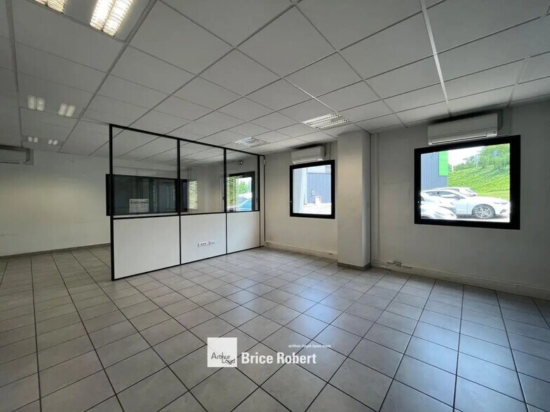 12 Rue Roger Planchon, Vénissieux to rent - Interior Photo - Image 3 of 5