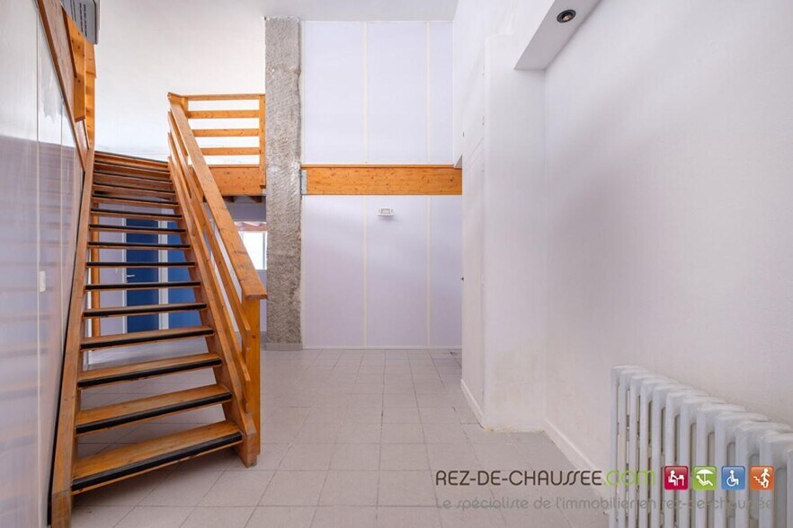 Office in Lyon for sale - Building Photo - Image 2 of 11