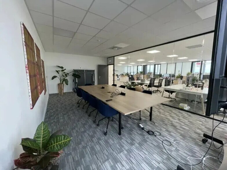 Office in Mérignac to rent - Building Photo - Image 3 of 14