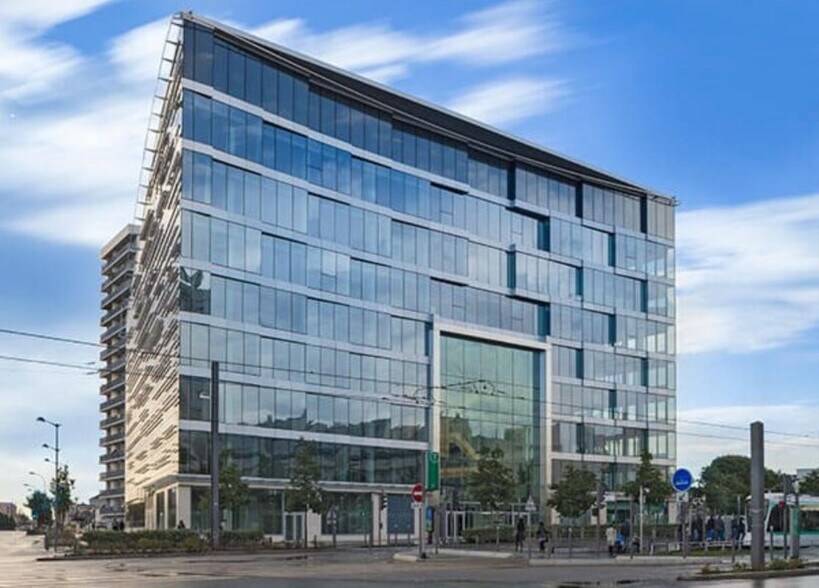 Office in Bezons to rent - Building Photo - Image 1 of 6