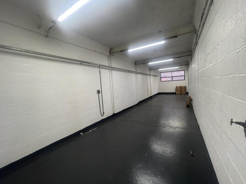 Whieldon Rd, Stoke On Trent to rent - Building Photo - Image 3 of 4