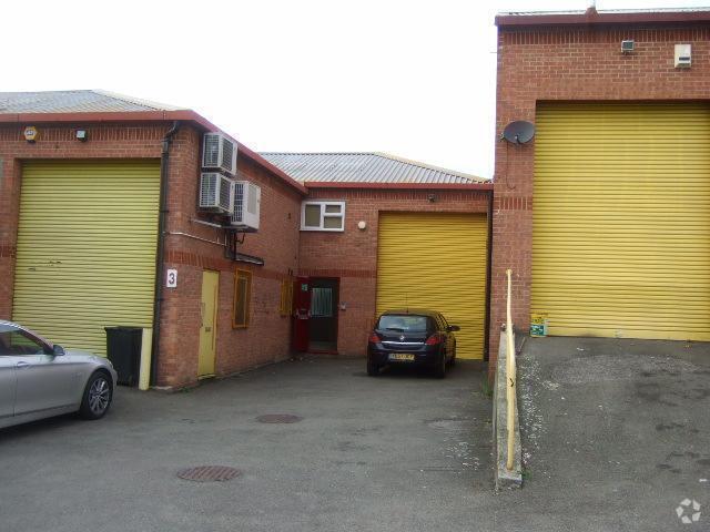 Oxen Rd, Luton to rent - Building Photo - Image 2 of 2
