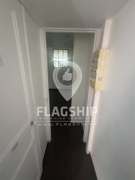 Retail in Malakoff to rent - Building Photo - Image 3 of 9