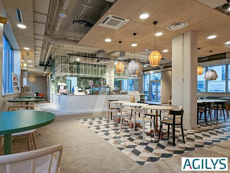 Office in Massy to rent - Interior Photo - Image 2 of 10