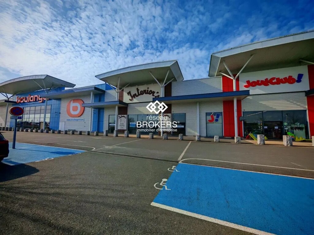 Location Commerce 700 m² - Photo 1