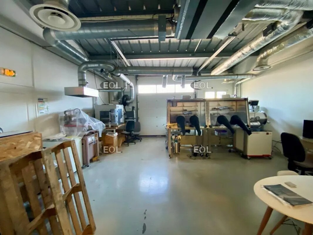 Light Industrial in Rousset to rent Building Photo- Image 1 of 8