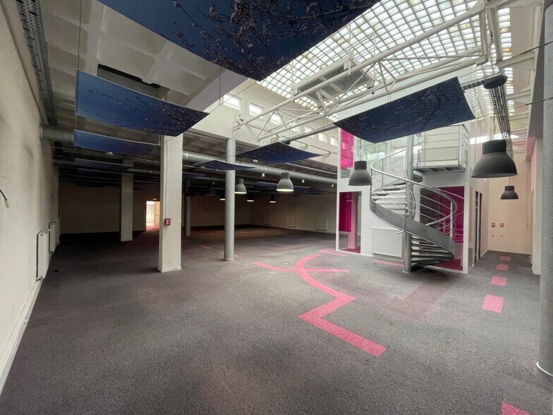 Light Industrial in Saint-Cloud to rent - Building Photo - Image 3 of 18