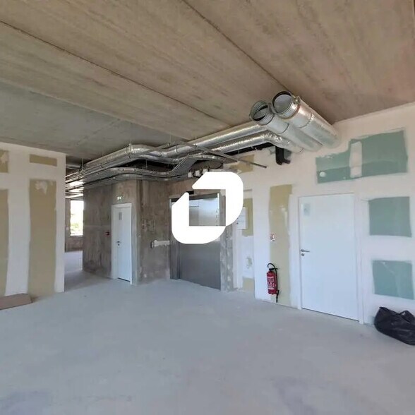 Office in Versailles to rent - Interior Photo - Image 3 of 24