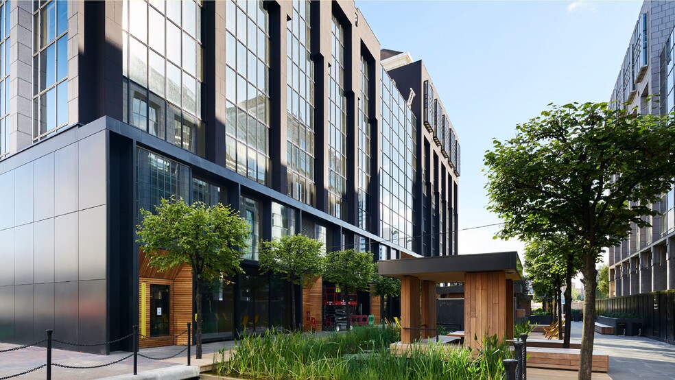 2 Clove Cres, London to rent - Building Photo - Image 1 of 20