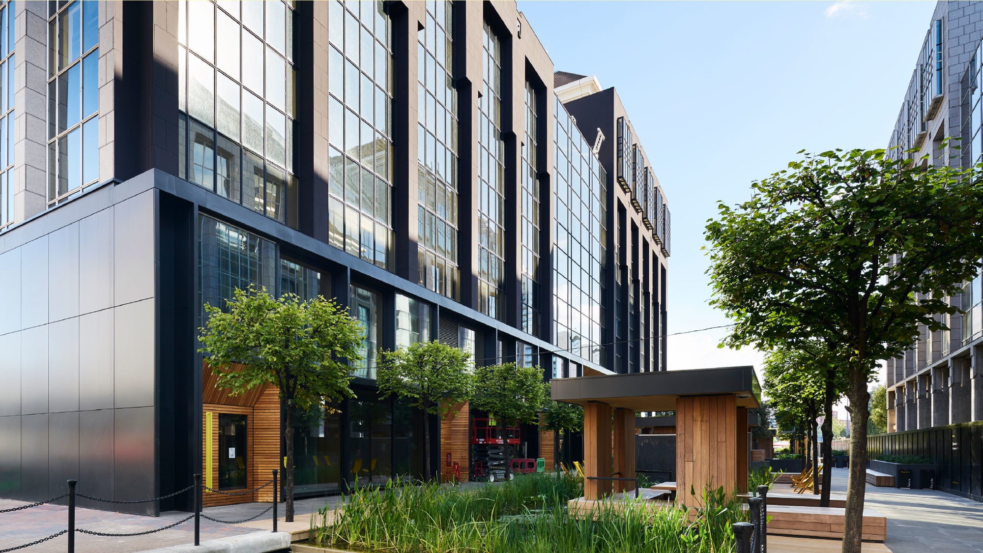 2 Clove Cres, London to rent Building Photo- Image 1 of 21