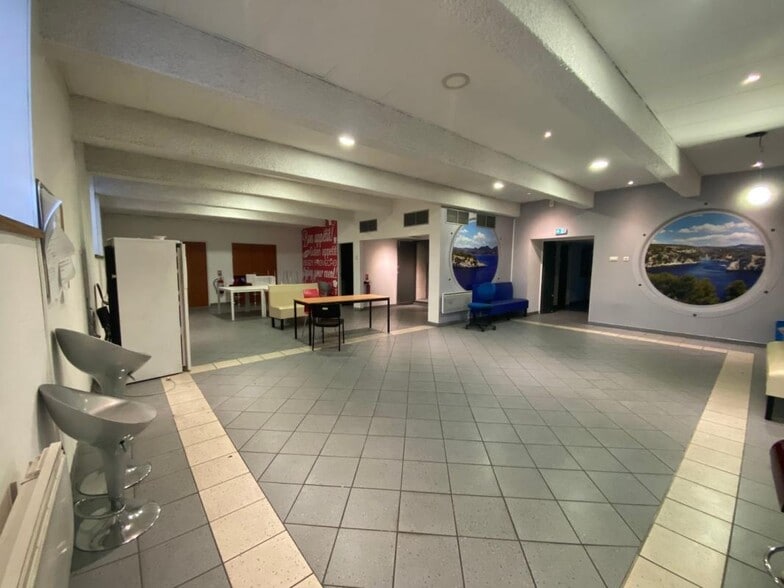 Office in Marseille to rent - Interior Photo - Image 1 of 6