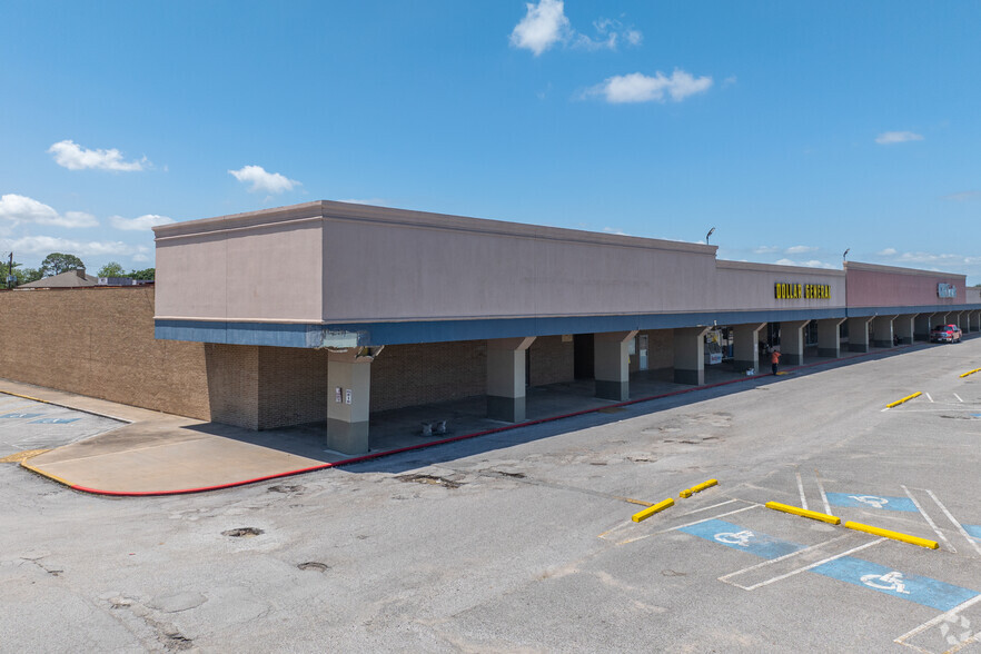 3335 N Twin City Hwy, Port Arthur, TX for rent - Primary Photo - Image 1 of 25