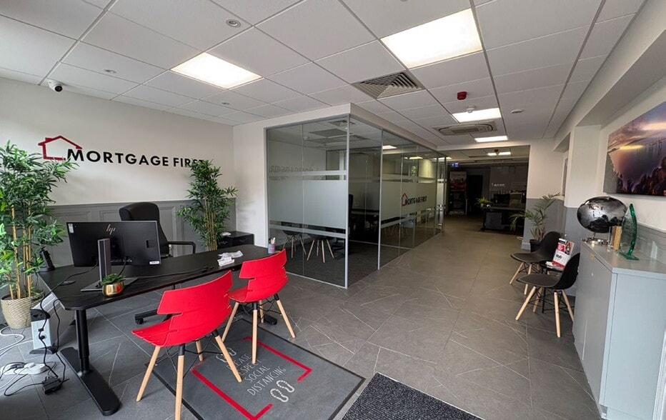 423-425 Newtownards Rd, Belfast for sale - Interior Photo - Image 1 of 2