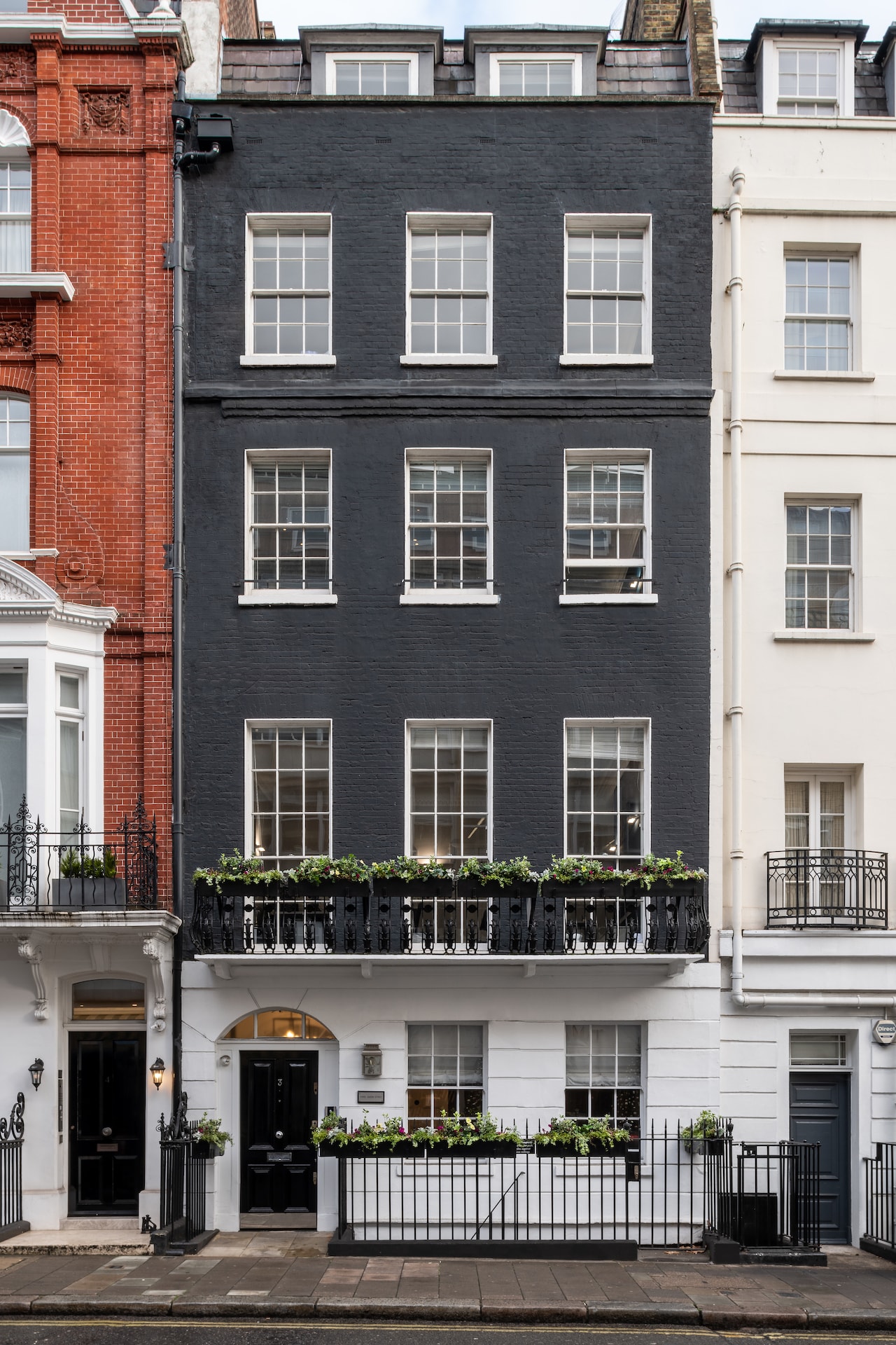 3 Queen St, London to rent Building Photo- Image 1 of 7