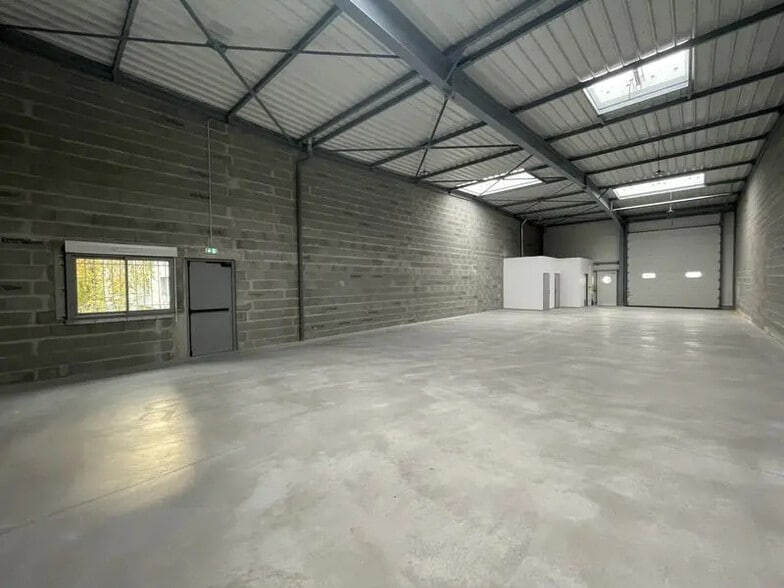 14 Rue Jan Palach, Saint-Herblain to rent - Interior Photo - Image 2 of 16