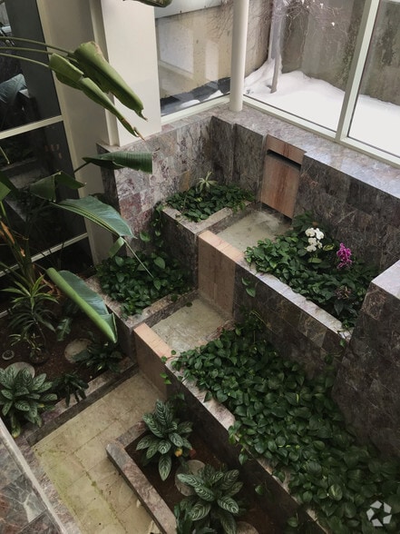 30300 Northwestern Hwy, Farmington Hills, MI to rent - Lobby - Image 2 of 3