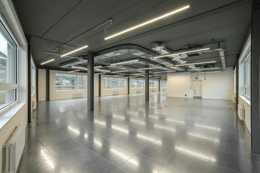 1 Cooperage Yard, London to rent - Interior Photo - Image 2 of 8