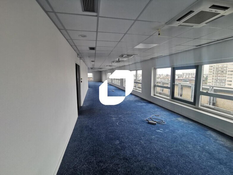 Avenue Du Général De Gaulle, Créteil to rent - Building Photo - Image 3 of 20