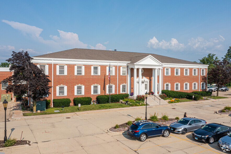 4350 DiPaolo Ctr, Glenview, IL for rent - Building Photo - Image 3 of 9