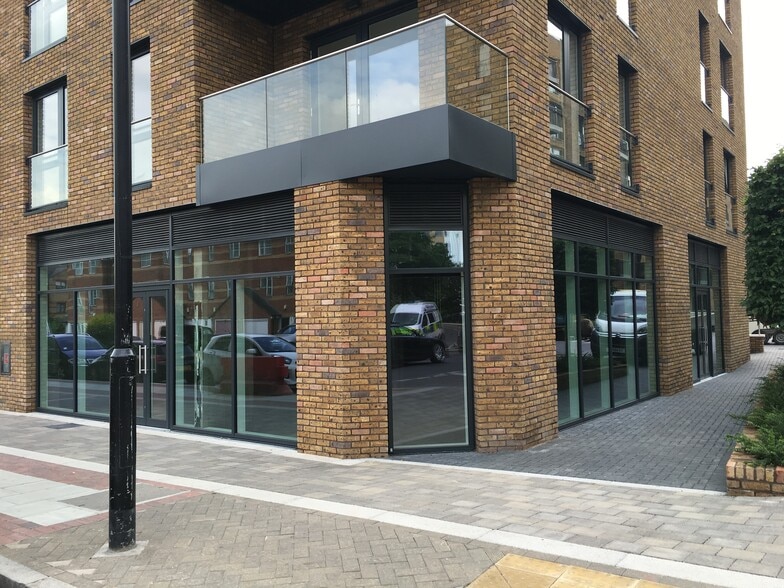 Plough Way, London to rent - Building Photo - Image 2 of 3