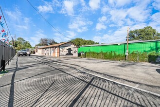 5119 W Commerce St, San Antonio, TX for rent Building Photo- Image 2 of 19