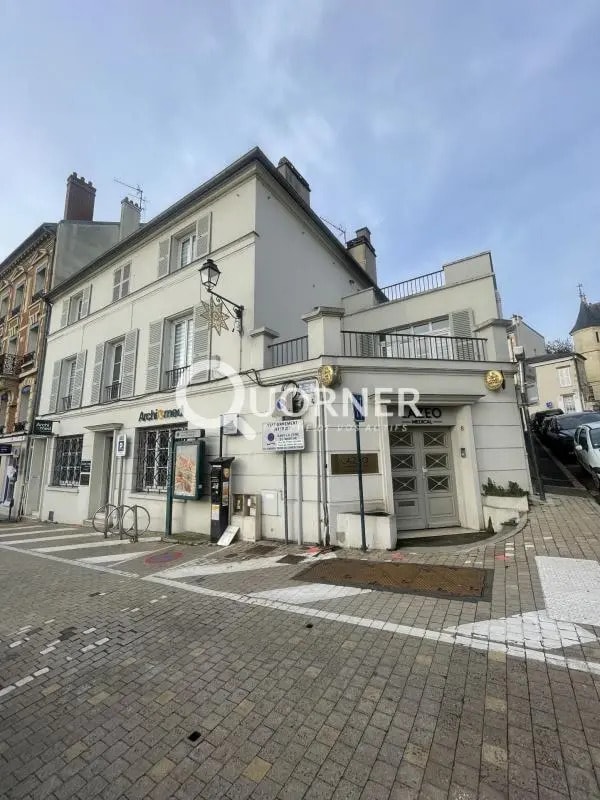 Office in Pontoise to rent Building Photo- Image 1 of 11