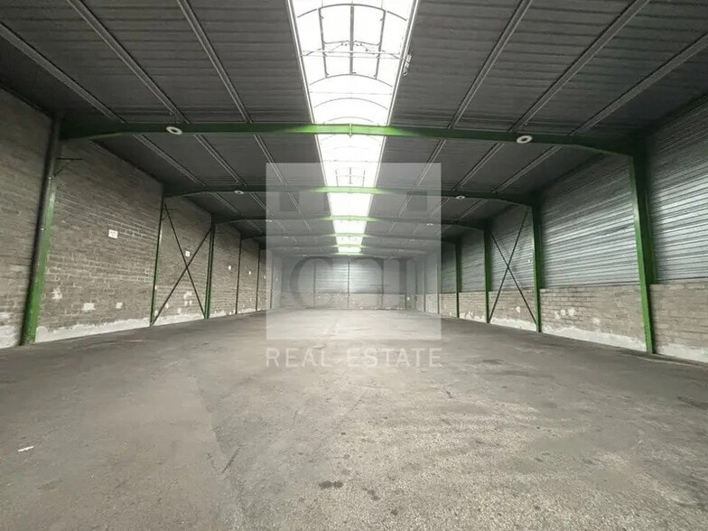 Light Industrial in Genas to rent - Interior Photo - Image 3 of 19