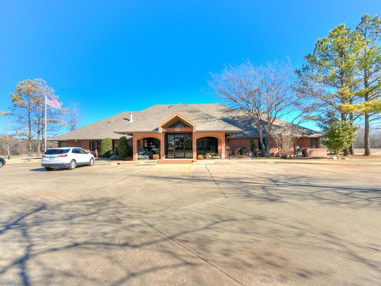 1220 S Santa Fe Ave, Edmond, OK for rent - Building Photo - Image 1 of 48