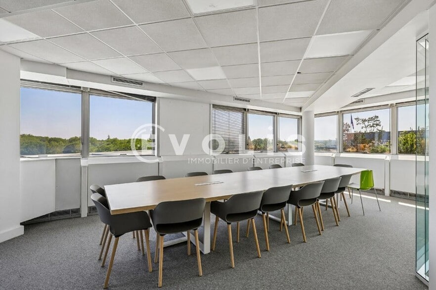 22 Quai Gallieni, Suresnes to rent - Building Photo - Image 3 of 31