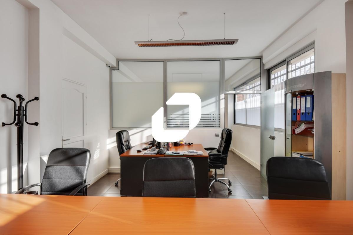 Office in Issy-les-Moulineaux for sale Building Photo- Image 1 of 12