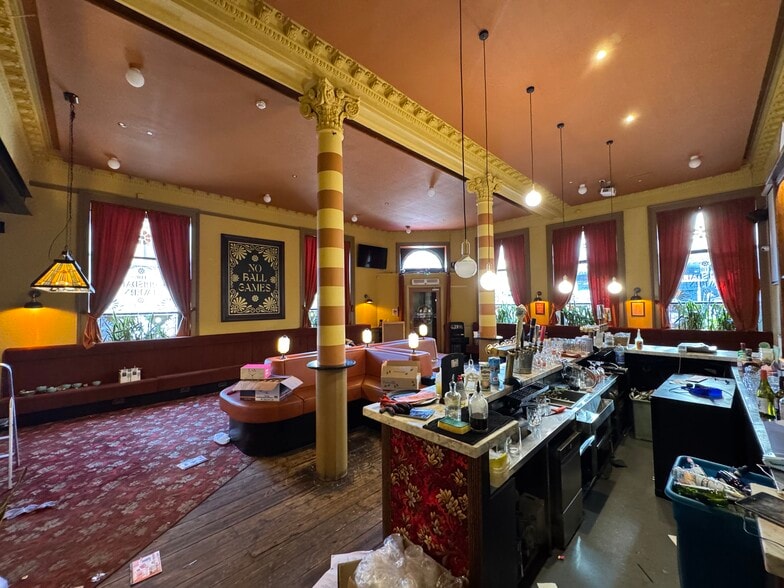 697 Pollokshaws Rd, Glasgow to rent - Building Photo - Image 2 of 12